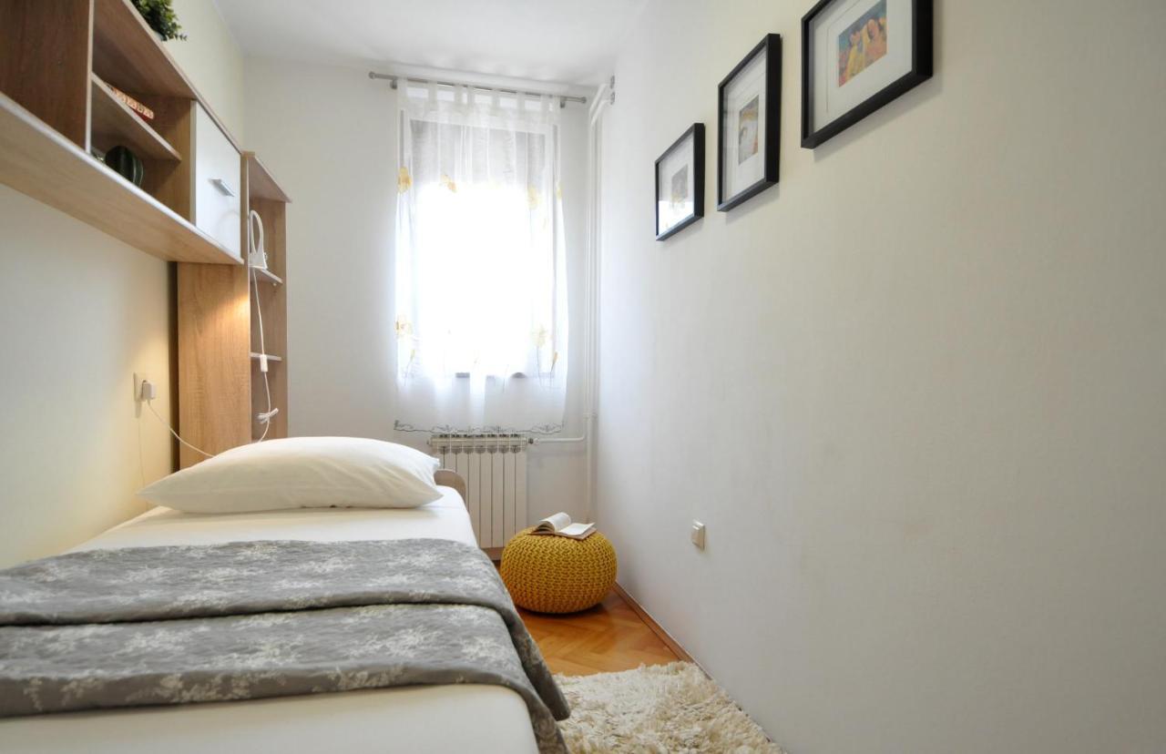 Apartman Lory Pula Exterior photo